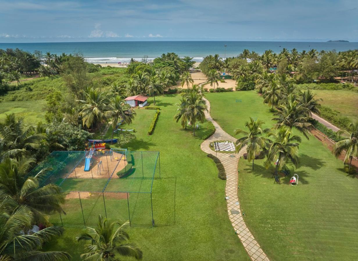 Royal Orchid Beach Resort & Spa, Utorda Beach Goa Dış mekan fotoğraf