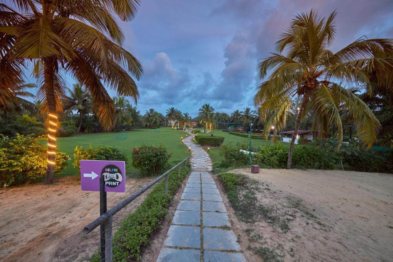 Royal Orchid Beach Resort & Spa, Utorda Beach Goa Dış mekan fotoğraf