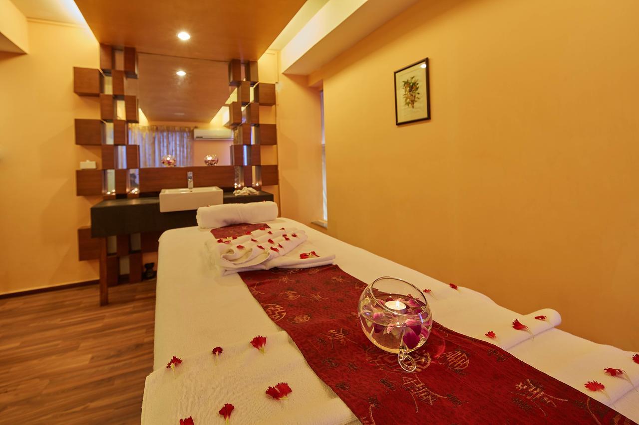 Royal Orchid Beach Resort & Spa, Utorda Beach Goa Dış mekan fotoğraf